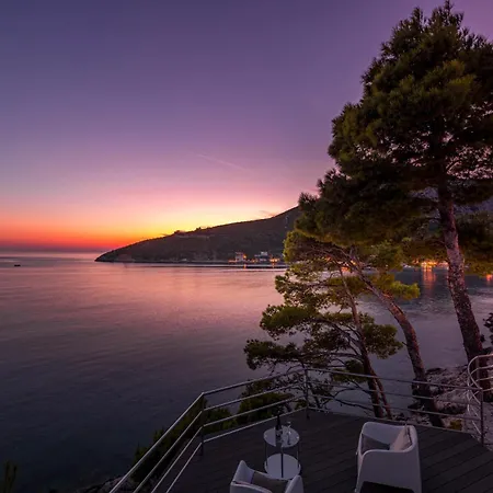 Villa Moro: Beachfront Privacy