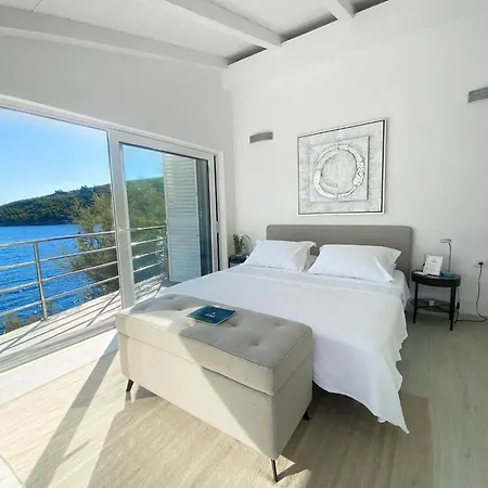 Moro: Beachfront Privacy