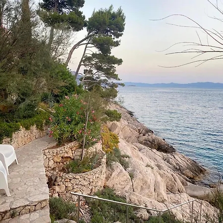 Moro: Beachfront Privacy Villa