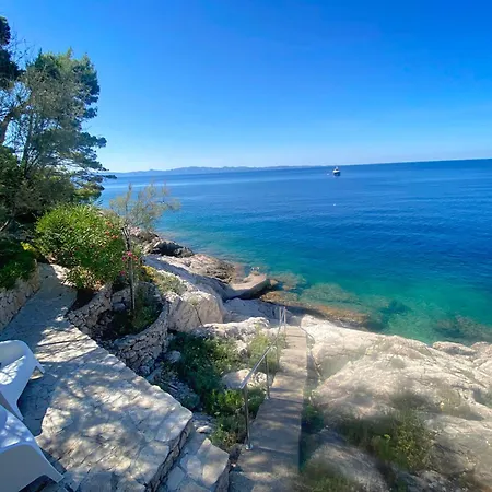 Moro: Beachfront Privacy