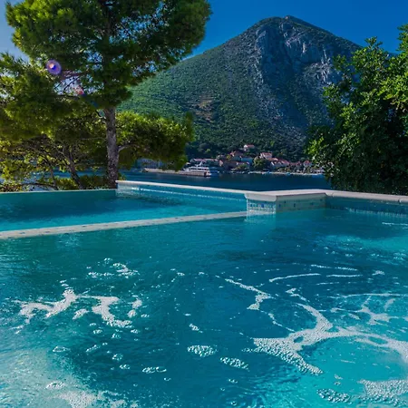 Moro: Beachfront Privacy Villa Trstenik (Dubrovnik-Neretva)