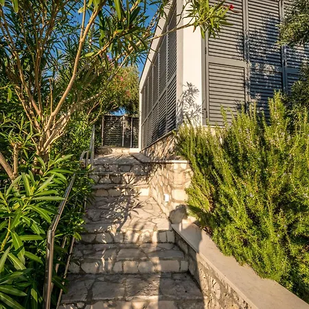 Moro: Beachfront Privacy