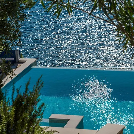 Villa Moro: Beachfront Privacy *