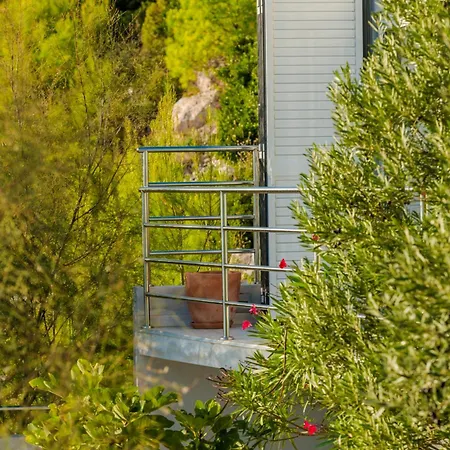 Moro: Beachfront Privacy Villa Trstenik (Dubrovnik-Neretva)