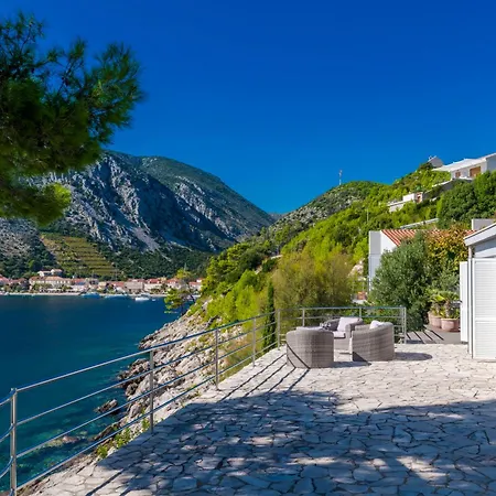Moro: Beachfront Privacy Trstenik (Dubrovnik-Neretva)