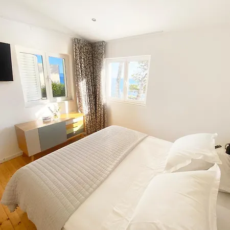 Moro: Beachfront Privacy Villa Trstenik (Dubrovnik-Neretva)