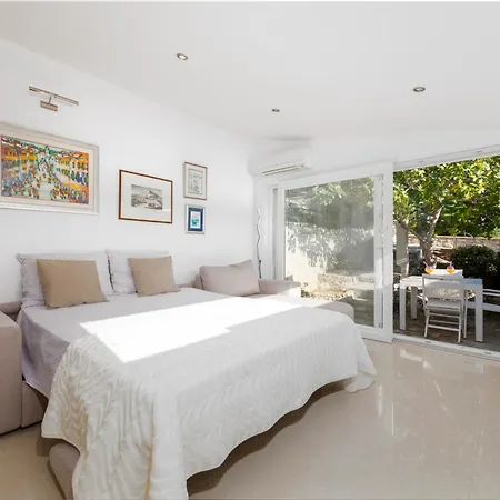 Moro: Beachfront Privacy Villa *