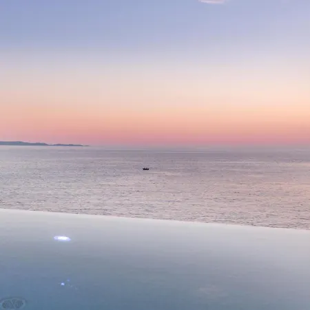 Moro: Beachfront Privacy *