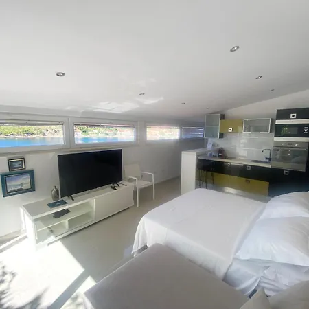 Moro: Beachfront Privacy * Trstenik (Dubrovnik-Neretva)