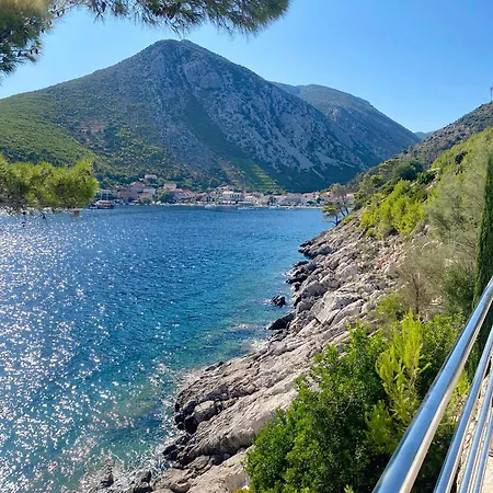 Moro: Beachfront Privacy Villa