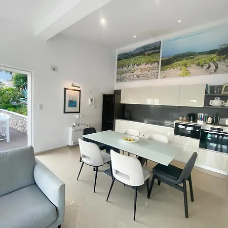 Moro: Beachfront Privacy Trstenik (Dubrovnik-Neretva)