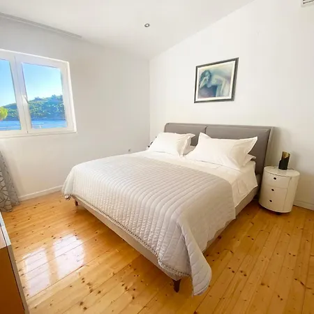 Moro: Beachfront Privacy Villa Trstenik (Dubrovnik-Neretva)