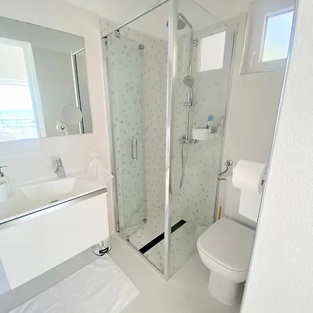 Villa Moro: Beachfront Privacy