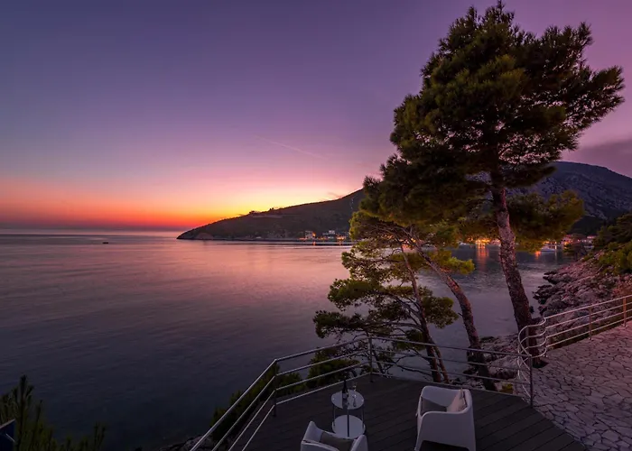 Villa Moro: Beachfront Privacy