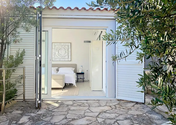 Moro: Beachfront Privacy Villa