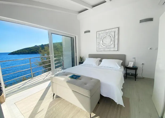 Moro: Beachfront Privacy