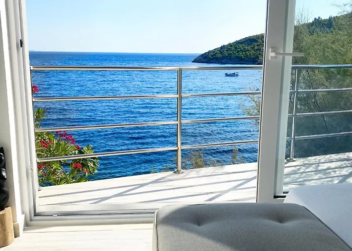 Moro: Beachfront Privacy Villa