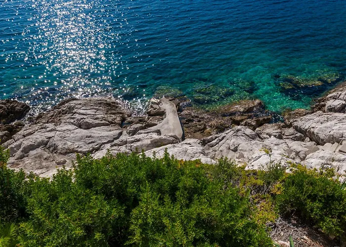 Moro: Beachfront Privacy Villa *