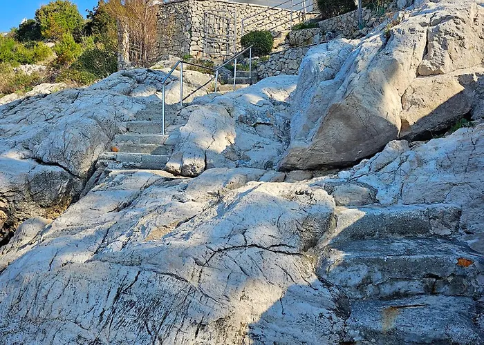 Moro: Beachfront Privacy * Trstenik