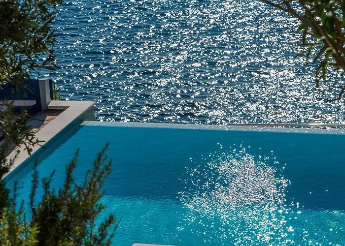 Villa Moro: Beachfront Privacy *