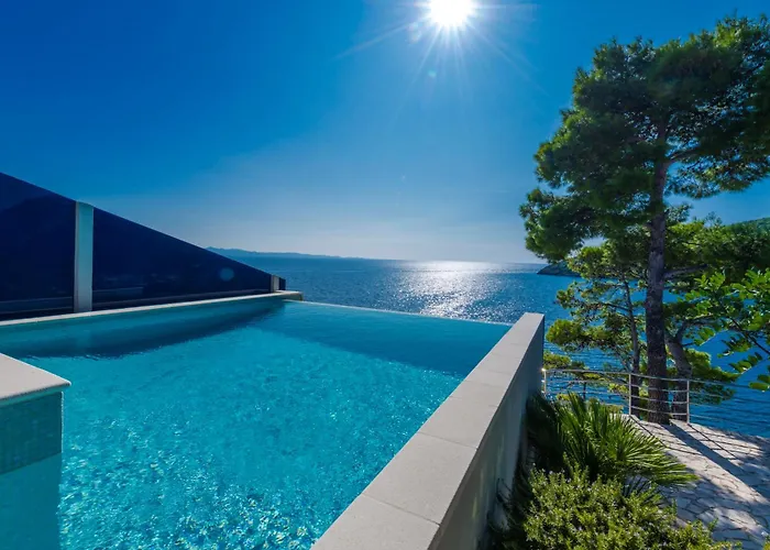 Villa Moro: Beachfront Privacy