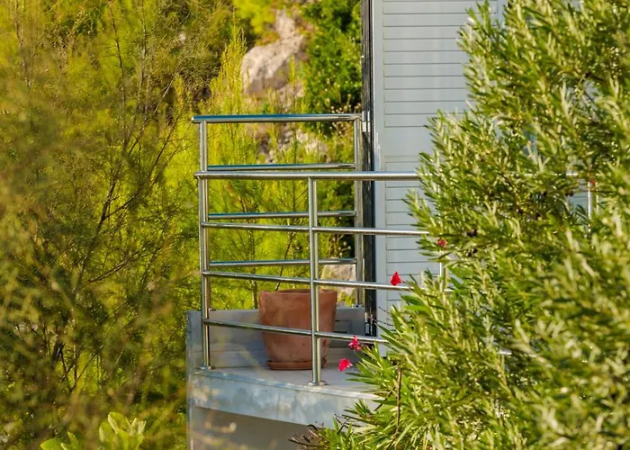 Moro: Beachfront Privacy Villa Trstenik