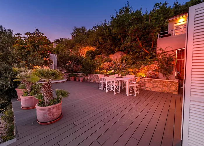 Villa Moro: Beachfront Privacy Trstenik