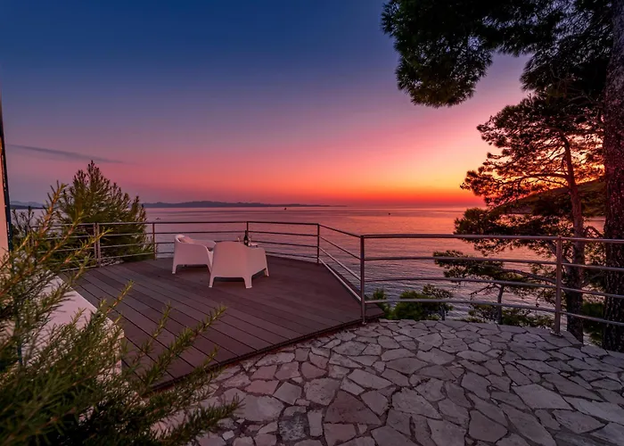 Moro: Beachfront Privacy * Trstenik