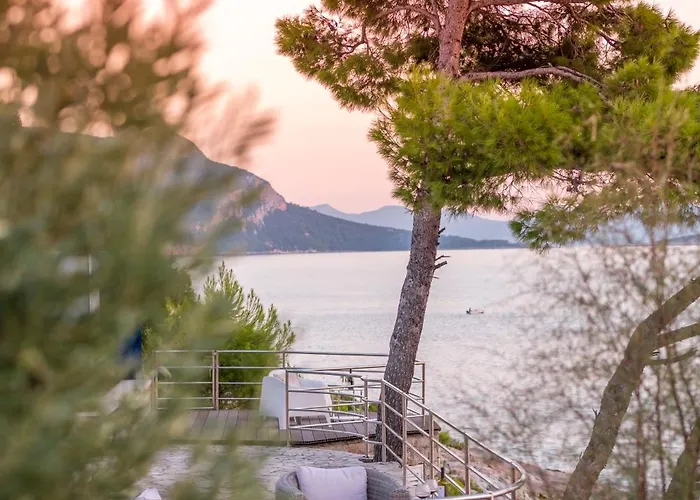 Moro: Beachfront Privacy *