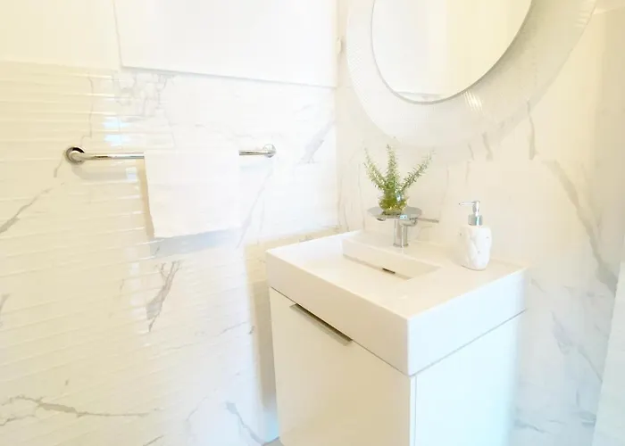 Moro: Beachfront Privacy Trstenik