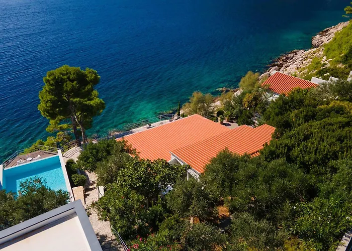 Moro: Beachfront Privacy * Trstenik