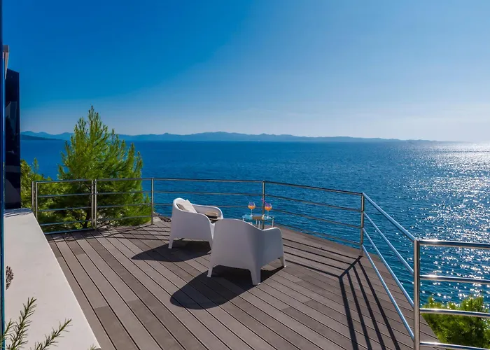 Moro: Beachfront Privacy Villa