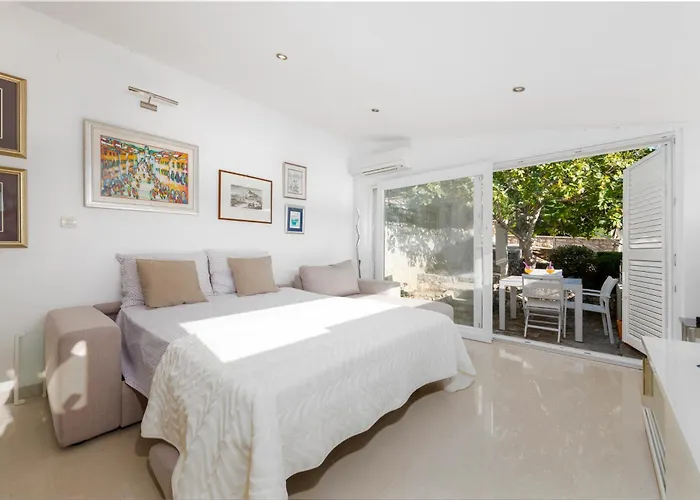 Moro: Beachfront Privacy Villa *