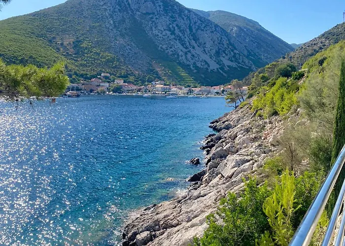 Moro: Beachfront Privacy Villa