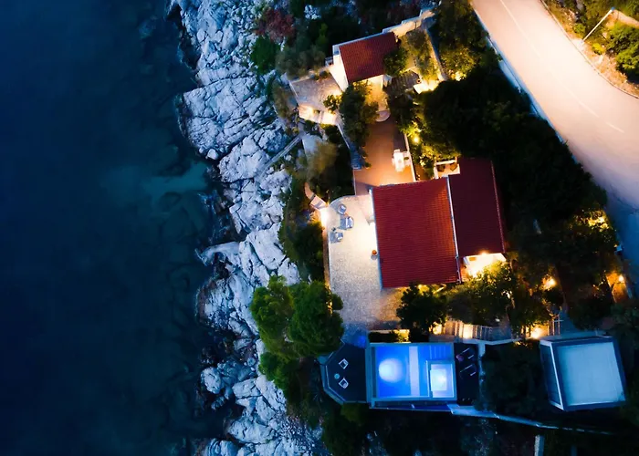 Moro: Beachfront Privacy Villa *