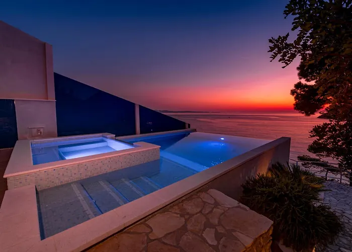 Moro: Beachfront Privacy Villa Trstenik