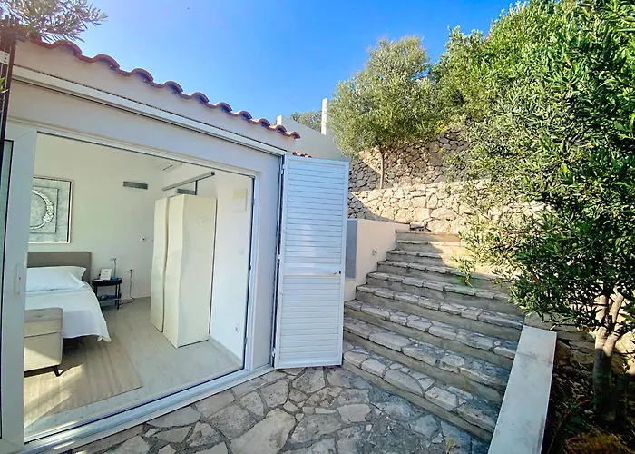 Villa Moro: Beachfront Privacy Trstenik