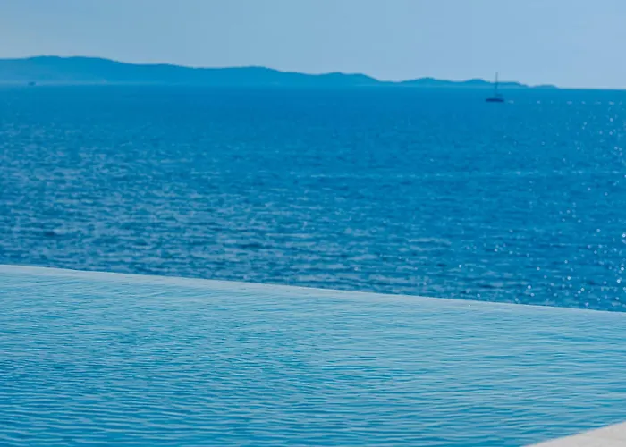 Moro: Beachfront Privacy *