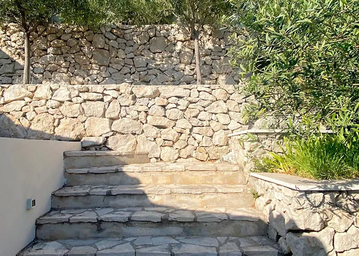 Villa Moro: Beachfront Privacy