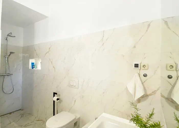 Moro: Beachfront Privacy Trstenik