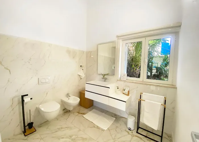 Villa Moro: Beachfront Privacy *