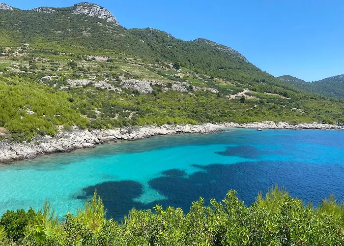 Moro: Beachfront Privacy Trstenik