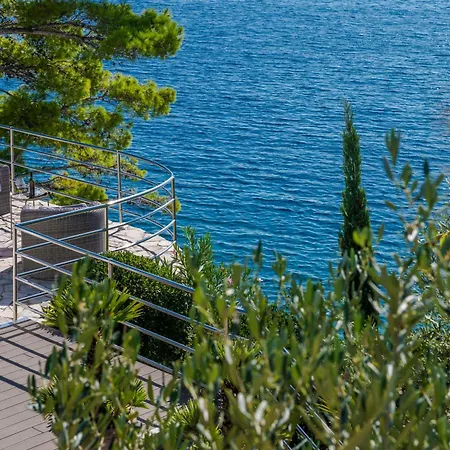 Moro: Beachfront Privacy Вилла *