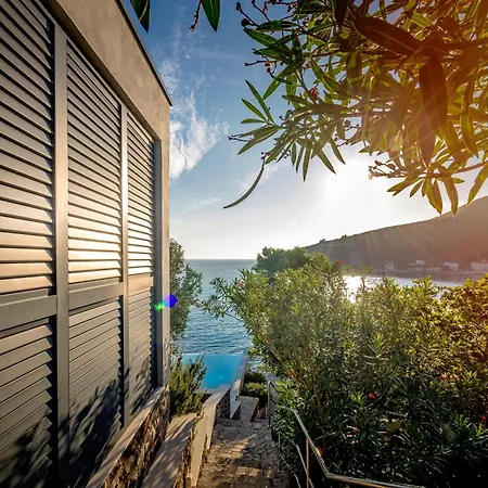 Moro: Beachfront Privacy Trstenik (Dubrovnik-Neretva)