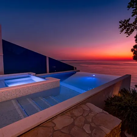 Moro: Beachfront Privacy Вилла Трстеник