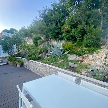 Moro: Beachfront Privacy Вилла *