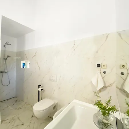 Moro: Beachfront Privacy Трстеник