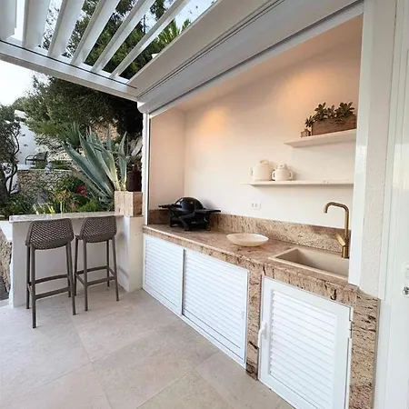 Moro: Beachfront Privacy