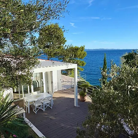 Villa Moro: Beachfront Privacy