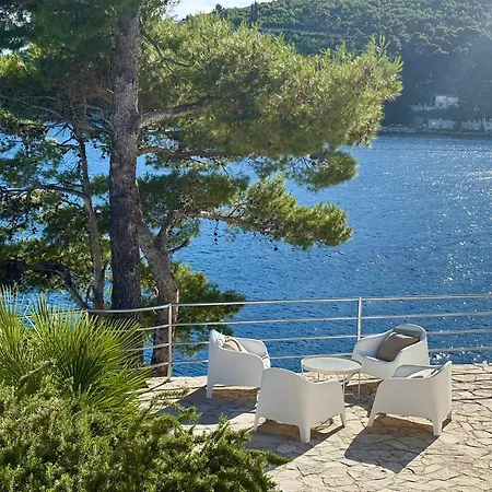 Moro: Beachfront Privacy Trstenik (Dubrovnik-Neretva)